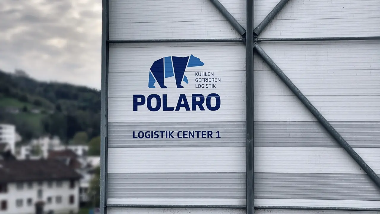Polaro Fassadenlogo Folie
